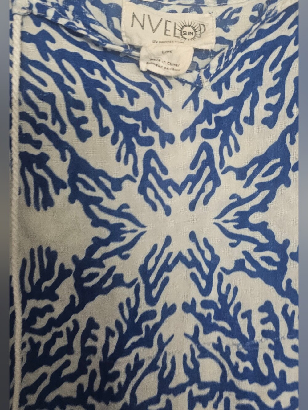 NVELOP beach cover-up features a vibrant, coastal-inspired design Size L/XL - Picture 6 of 8